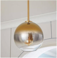 دور علوي الحديثة قلادة فضية خفيفة الزجاج الذهب الكرة شنقا مصباح - Avenila - الإضاءة الداخلية والتصميم وأكثر