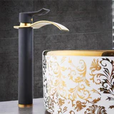 Luxus-Badezimmermischbatterie mit Gold- und Weißwasserfall aus Messing - Avenila - Innenbeleuchtung, Design und mehr