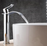 Luxus-Badezimmermischbatterie mit Gold- und Weißwasserfall aus Messing - Avenila - Innenbeleuchtung, Design und mehr
