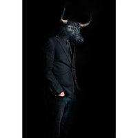 Stier im Anzug Poster | Wandkunstposter und -drucke Tier mit Hut auf Leinwand - Avenila - Innenbeleuchtung, Design & mehr