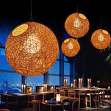 Luces LED multicolores para restaurantes con bolas colgantes - Avenila - Iluminación interior, diseño y más