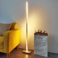 Lampadaire sur pied LED Skinny Curl - Avenila - Éclairage intérieur, design et plus