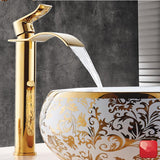 Rubinetto di lusso per il bagno in ottone dorato e bianco a cascata - Avenila - Illuminazione, design e altro ancora